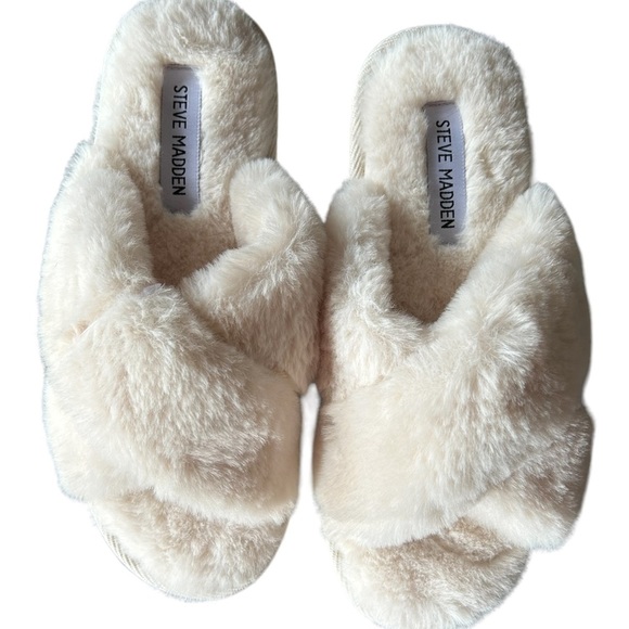 STEVE MADDEN Women’s Furry Flop Slippers in Cream - Picture 2 of 3